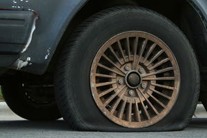 Flat_tire.jpg